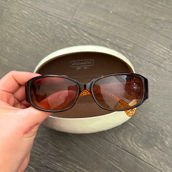 COACH SUNGLASSES🕶 - Picture 1 of 7
